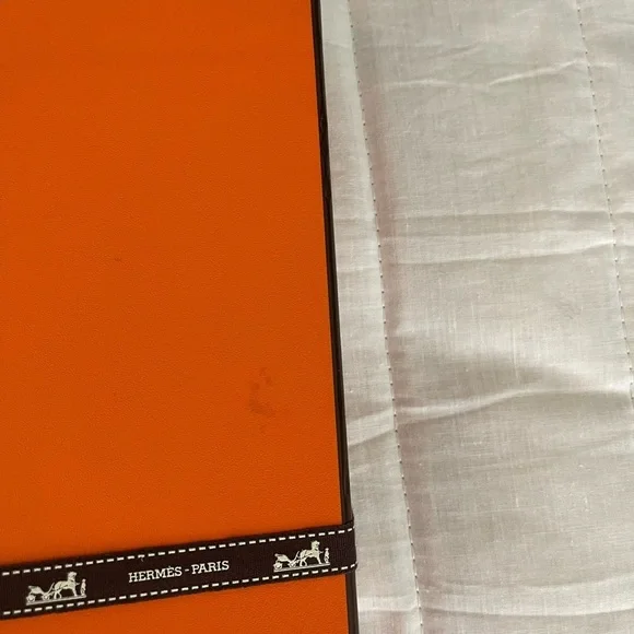 HERMES XL pink sheer silk shawl 142cm square - Picture 7 of 7